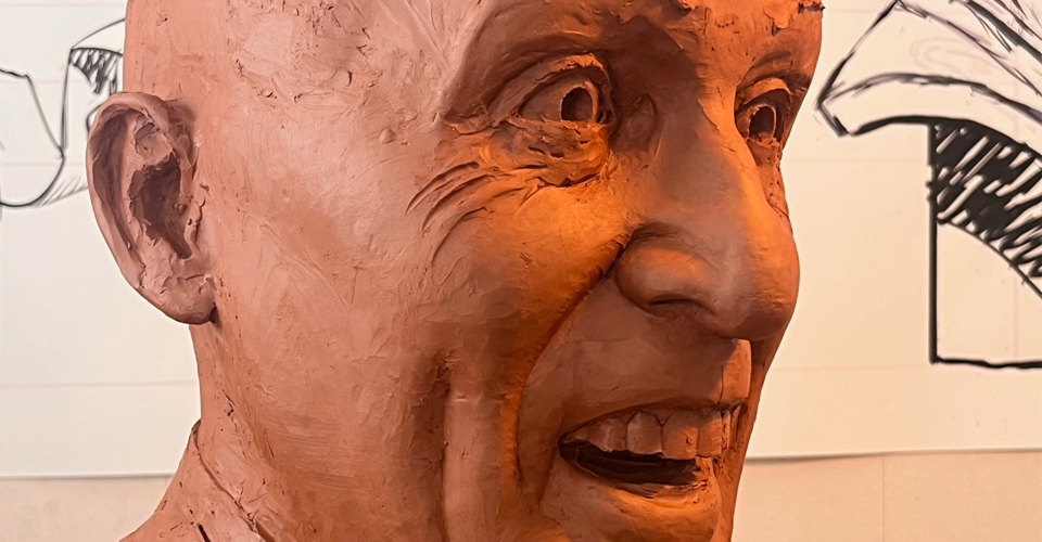 La statue de Will Eisner en cours de réalisation